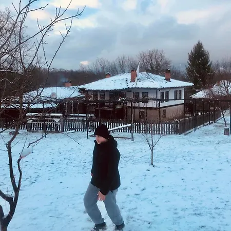 земя на силата - средище гериния Хижа *